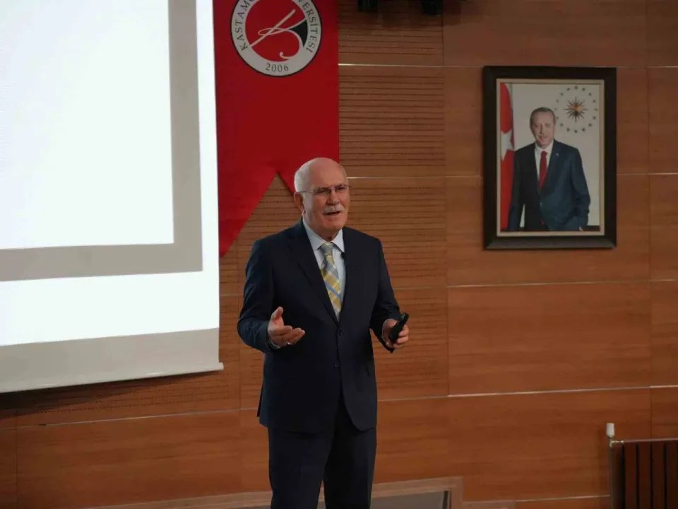 Kastamonu'da Bilim Tarihi Konferansi: Prof. Dr. Ekrem Savas Konustu