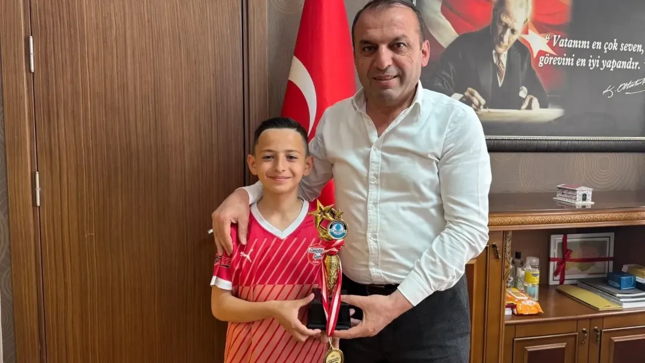 Kastamonu Hanönü'nün Gururu Ayaz Allı Şampiyonluk Kupasıyla Döndü