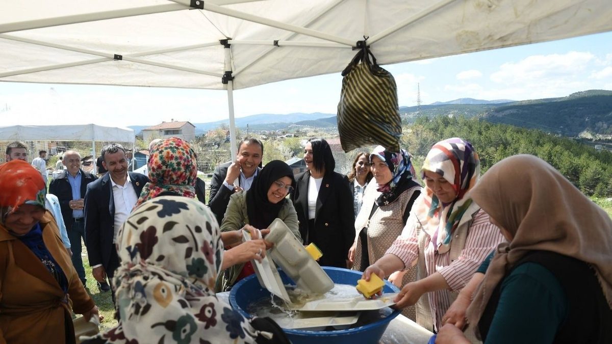 Kastamonu Belediye Başkanı Hasan Baltacı, Samsunlular Derneği'nin düzenlediği 2. Bolluk Aşı Programı'na katılarak birli…