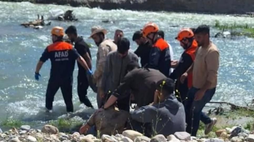 Kastamonu Araç ilçesi Yeşilova köyünde Araç Çayı'na kapılan Emine Y. hayatını kaybetti. Ekiplerin çalışmasıyla yaşlı ka…