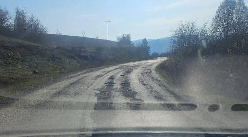 Kastamonu Azdavay'da yuzlerce cukurla dolan yollar vatandaslari isyan ettirdi. Saray Selalesi yolundaki bakimsizlik can…