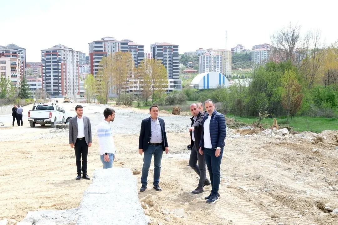 Kastamonu Belediye Başkanı Hasan Baltacı, Çay Boyu ve yeni köprü bağlantı yollarındaki çalışmaları yerinde inceleyerek …