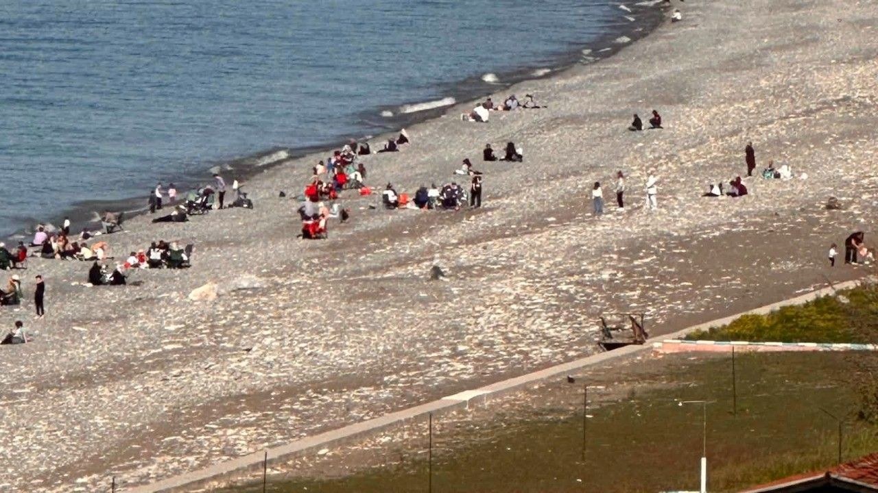 Kastamonu İnebolu'da kar yağışının ardından güneşli hava etkisini gösterdi. Hava sıcaklığının 20 dereceye ulaştığı ilçe…
