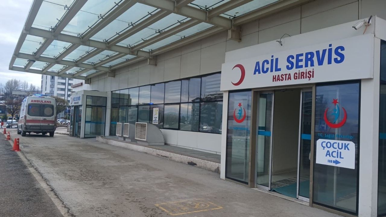 Kastamonu Saraçlar Mahallesi'nde kaza yapan ve entübe edilen S.H.'nin hayati tehlikesi sürüyor. Çocuğunu okula bıraktık…