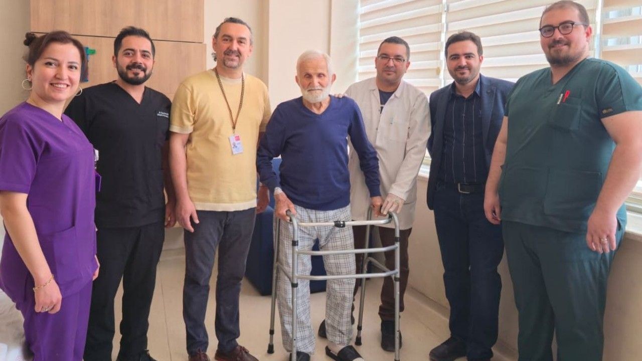 Kastamonu'da Riskli Tümör Ameliyatı: Hasta Yeniden Yürüdü