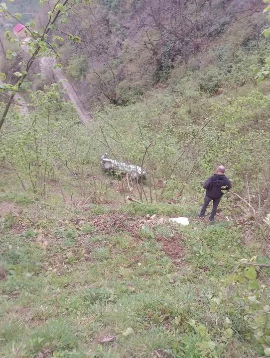 Kastamonu Yeniköy'de kontrolden çıkan otomobilin fındık bahçesine yuvarlanması sonucu 49 yaşındaki sürücü hayatını kayb…