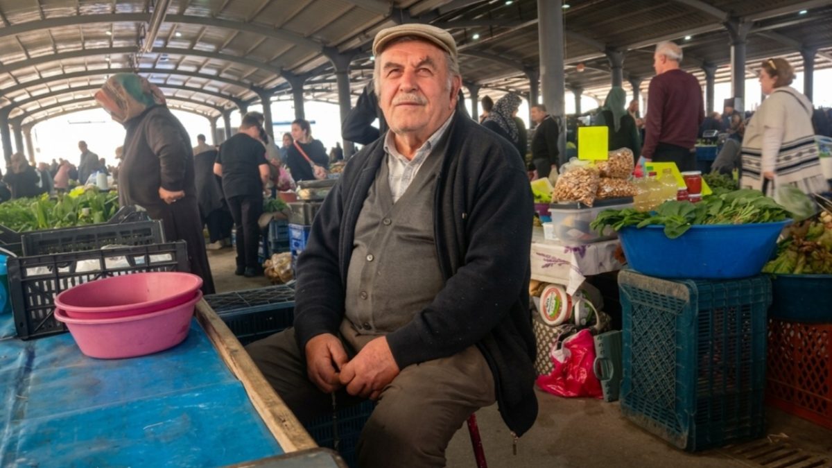 Kastamonu'da 62 yıldır pazar esnaflığı yapan 77 yaşındaki Abdullah Düzgün, yarım asırlık ticaret tecrübesini ve doğal ü…