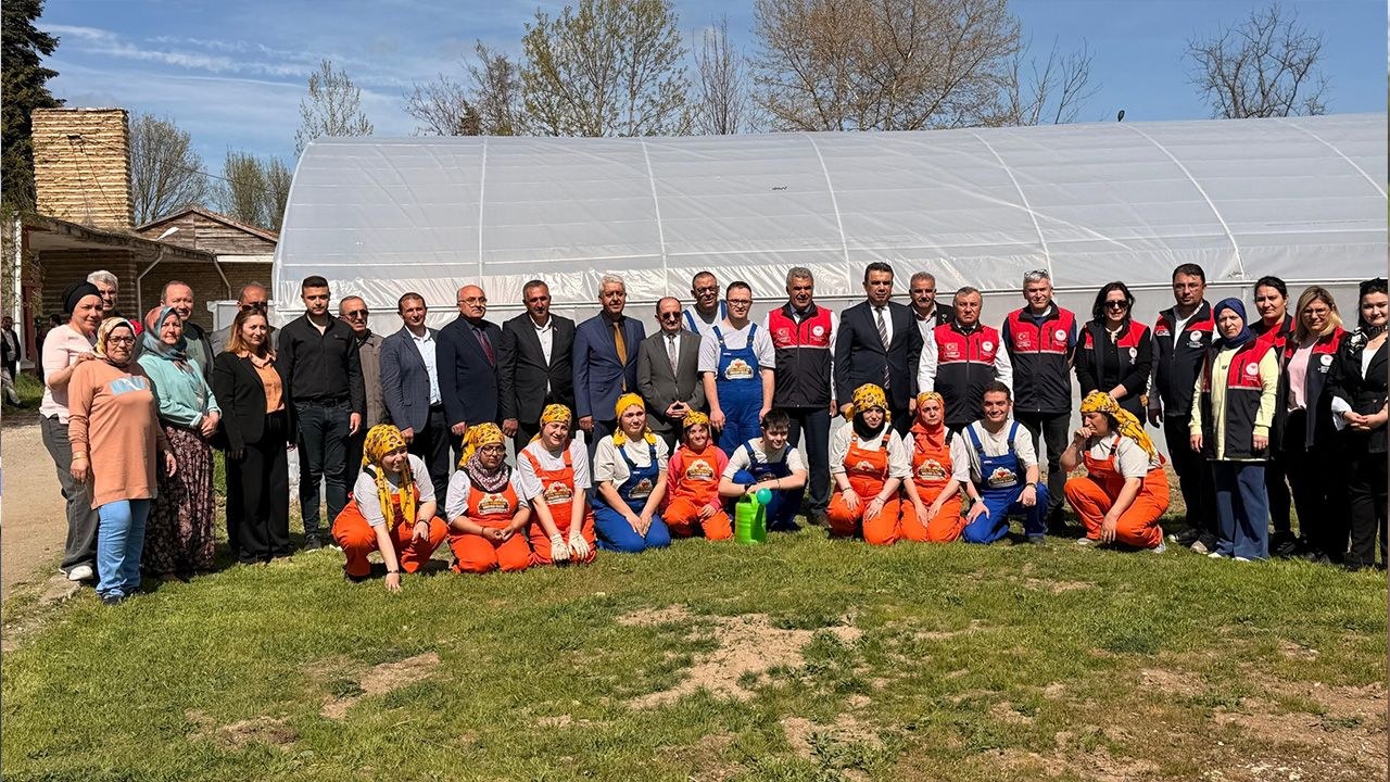 Kastamonu’da yürütülen Şekerköy Projesi kapsamında özel öğrenciler fide dikimi yaptı. Vali Yardımcısı Aydın Ergün’ün ka…
