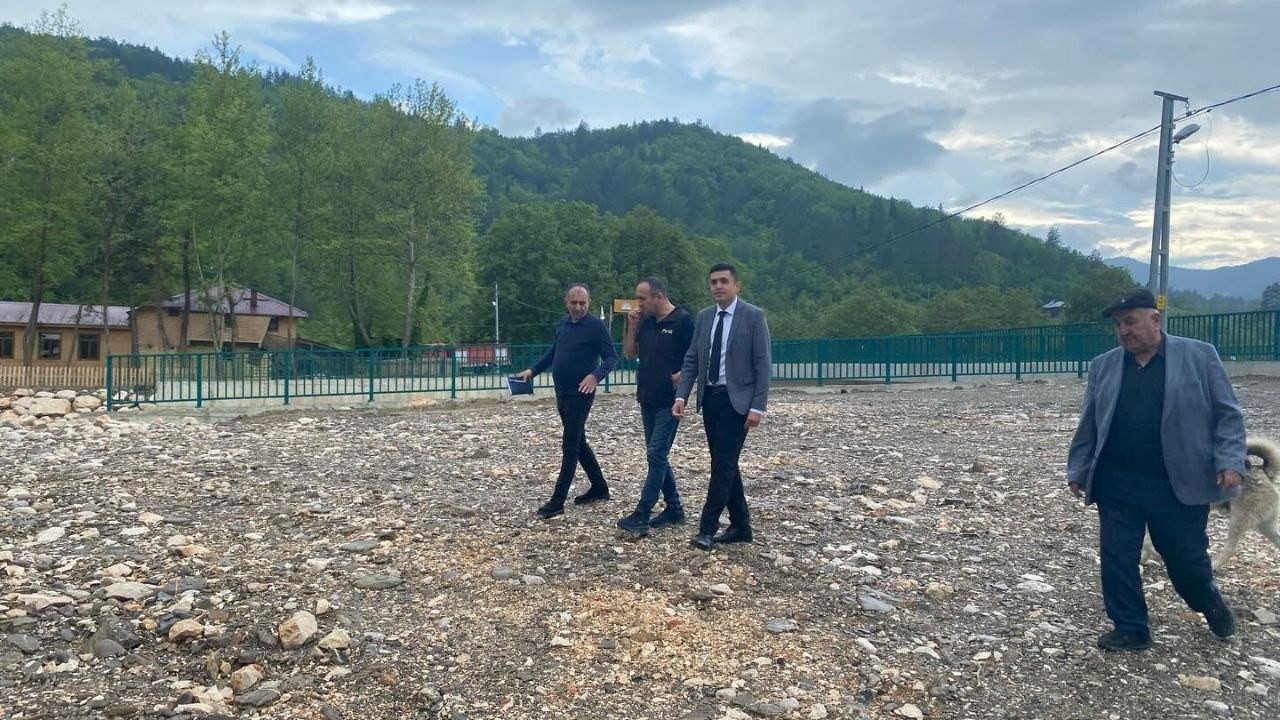 Kastamonu Pınarbaşı'nda İl Özel İdaresi, yol çalışmalarını ve Pınarbaşı Anaokulu'nun ihtiyaçlarını yerinde inceledi. He…