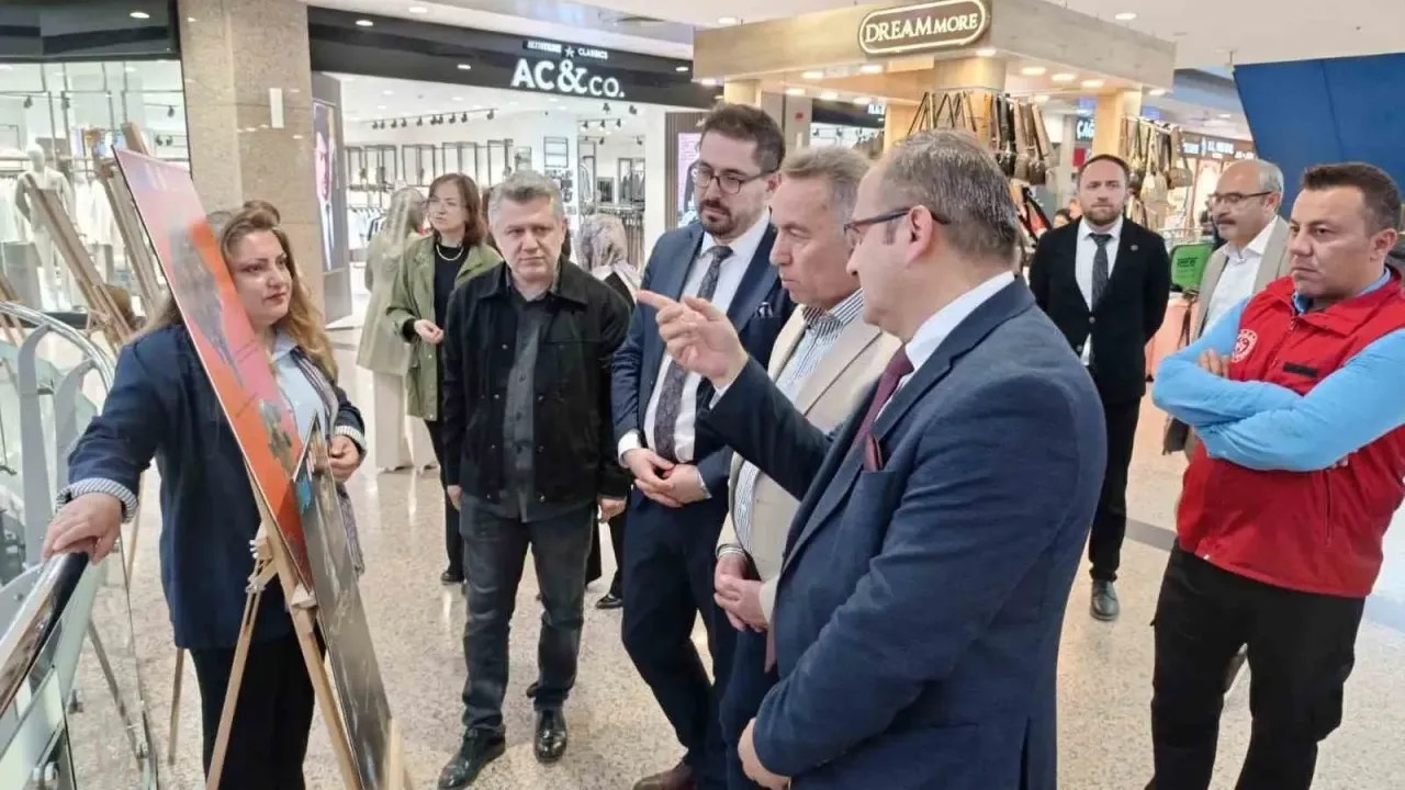 Kastamonu'da "Bir Şehir, Bin Hikaye" Sergisi Devam Ediyor