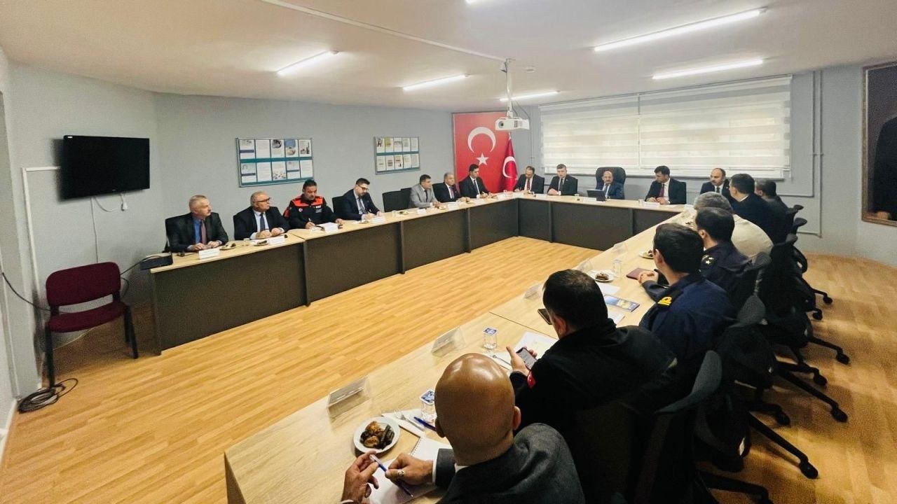 Kastamonu'da yaz sezonu öncesi sahil ve plajlarda boğulma olaylarını önlemek amacıyla geniş katılımlı bir güvenlik topl…