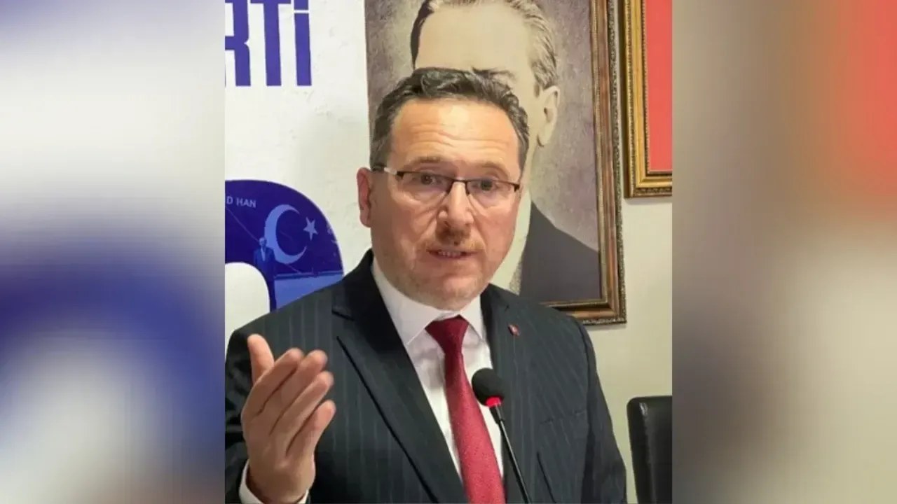 AK Parti Kastamonu İl Başkanı Ahmet Sevgilioğlu, Sumud Filosu'na saldırıyı kınamak için Kastamonu Cumhuriyet Meydanı'na…