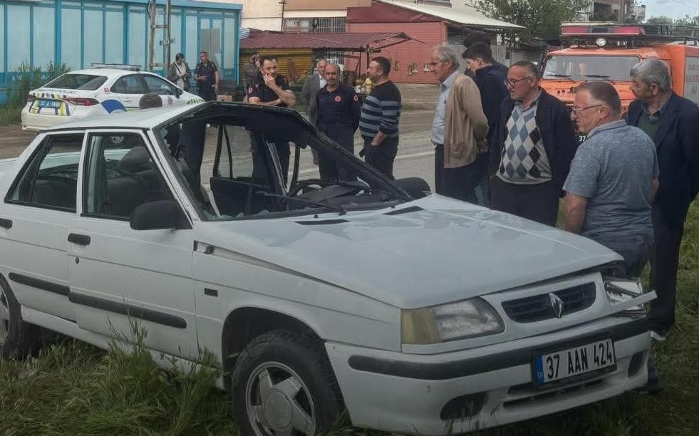 Kastamonu Özbereket Kavşağı'nda meydana gelen trafik kazasında otomobil tıra arkadan çarptı, 2 kişi yaralandı. Yaralıla…