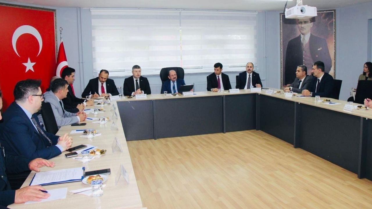 Kastamonu'nun İnebolu ilçesinde, Vali Yardımcısı Aydın Ergün başkanlığında suda boğulma olaylarını önleme toplantısı ya…