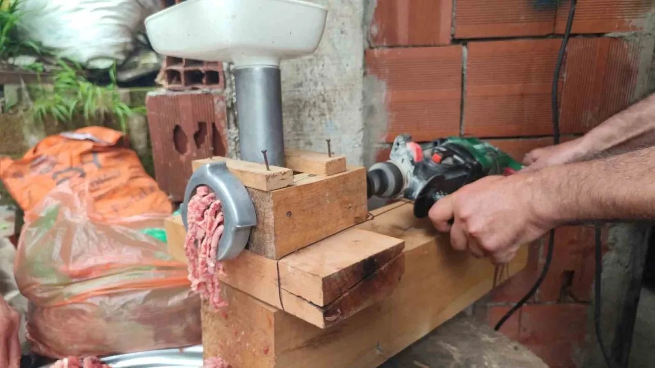 Kurban Bayramı Pratiği: Matkaptan Kıyma Makinesi Yaptı