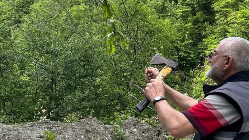 Kastamonu İnebolu'da Heyelan Sonrası Köy Yoluna Özverili Müdahale