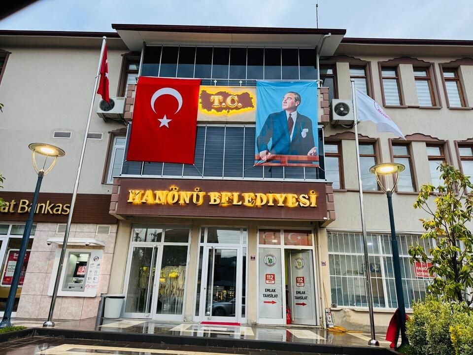 Kastamonu'nun Hanönü ilçesi, 19 Mayıs Atatürk'ü Anma, Gençlik ve Spor Bayramı coşkusuyla kırmızı-beyaz renklere büründü…