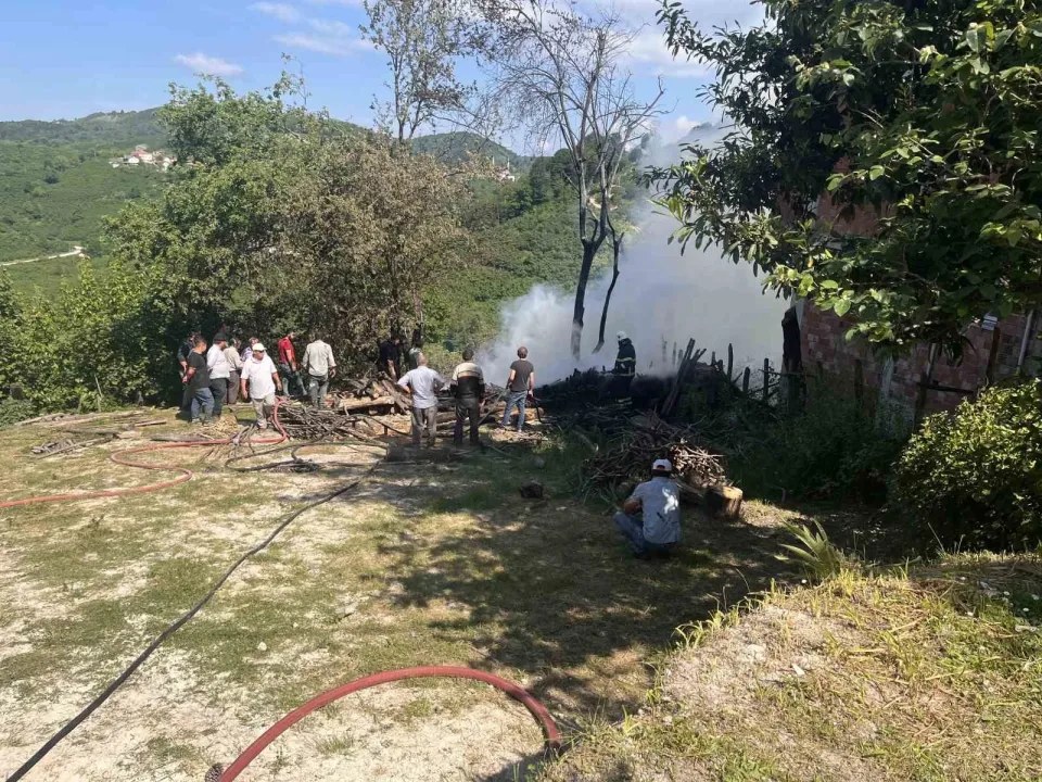 Kastamonu'da Panik Yaratan Samanlık Yangını Kontrol Altına Alındı