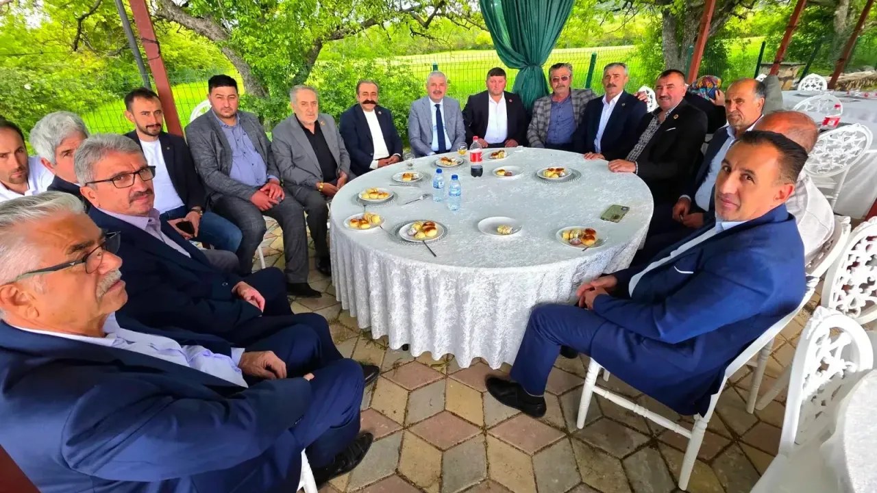 Kastamonu Ahlat Köyü'nde Muhtarın Kızı Evlendi: Başkanlar Katıldı